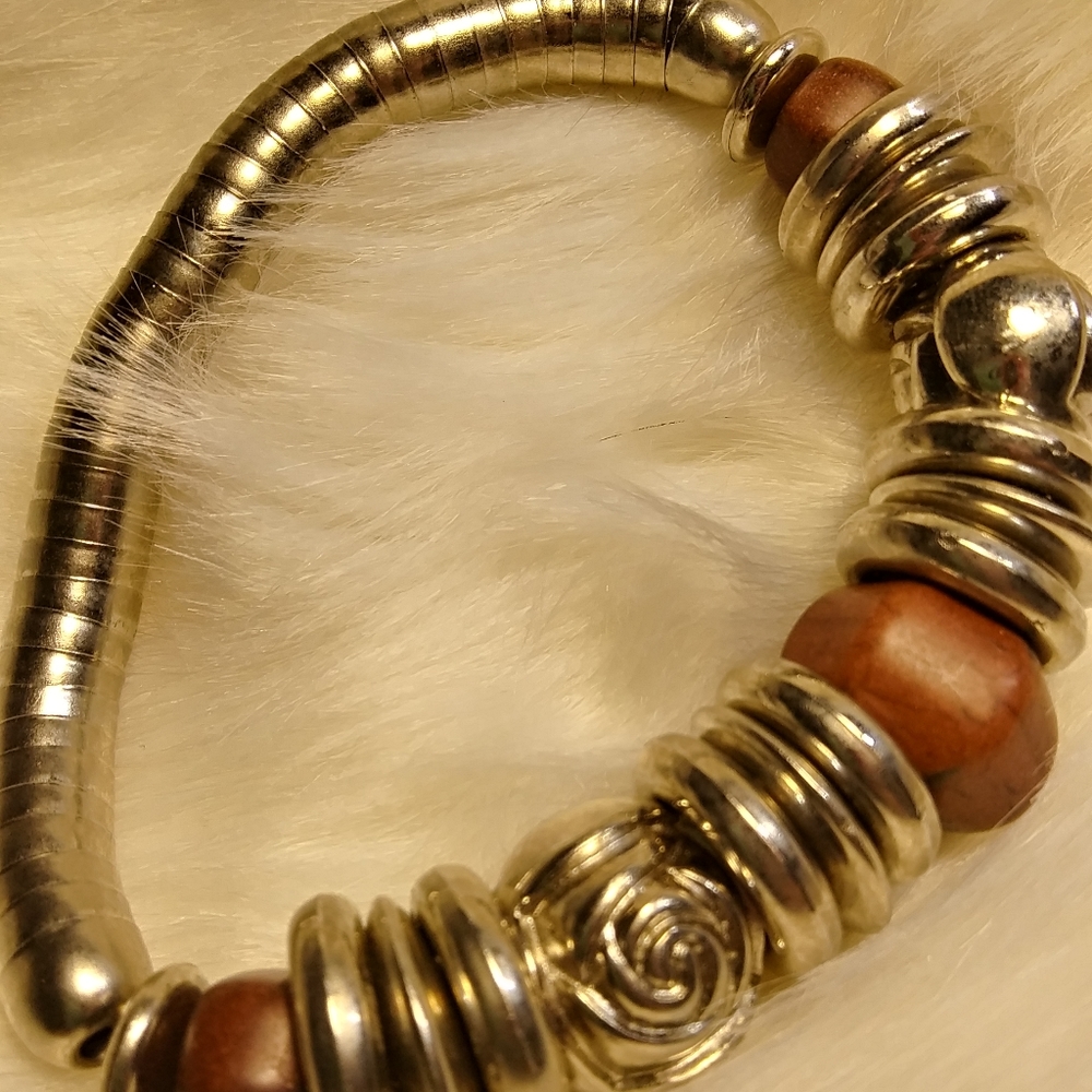 Stretch braclet in silvertone